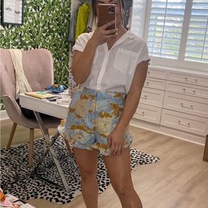 Floral shorts with ruffle trim size 6 but fits like a 4